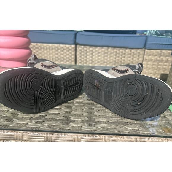 Air Jordan 1 Mid SE GS “Night Stadium / Total Orange / Black” – Size 5Y - Picture 7 of 8